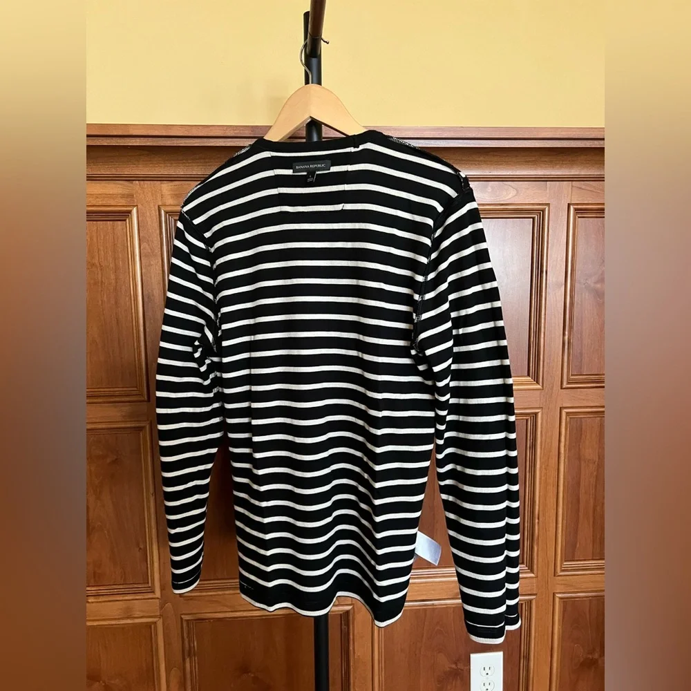 Banana Republic T-Shirt Men’s Long Sleeves Black and White Stripes Size L